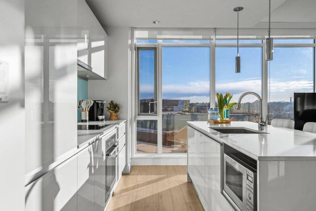 Luxury Apartment On The 9Th Floor Near Stampede, Complimentary Wine, 2 Car Ug Parking YYC Exteriér fotografie
