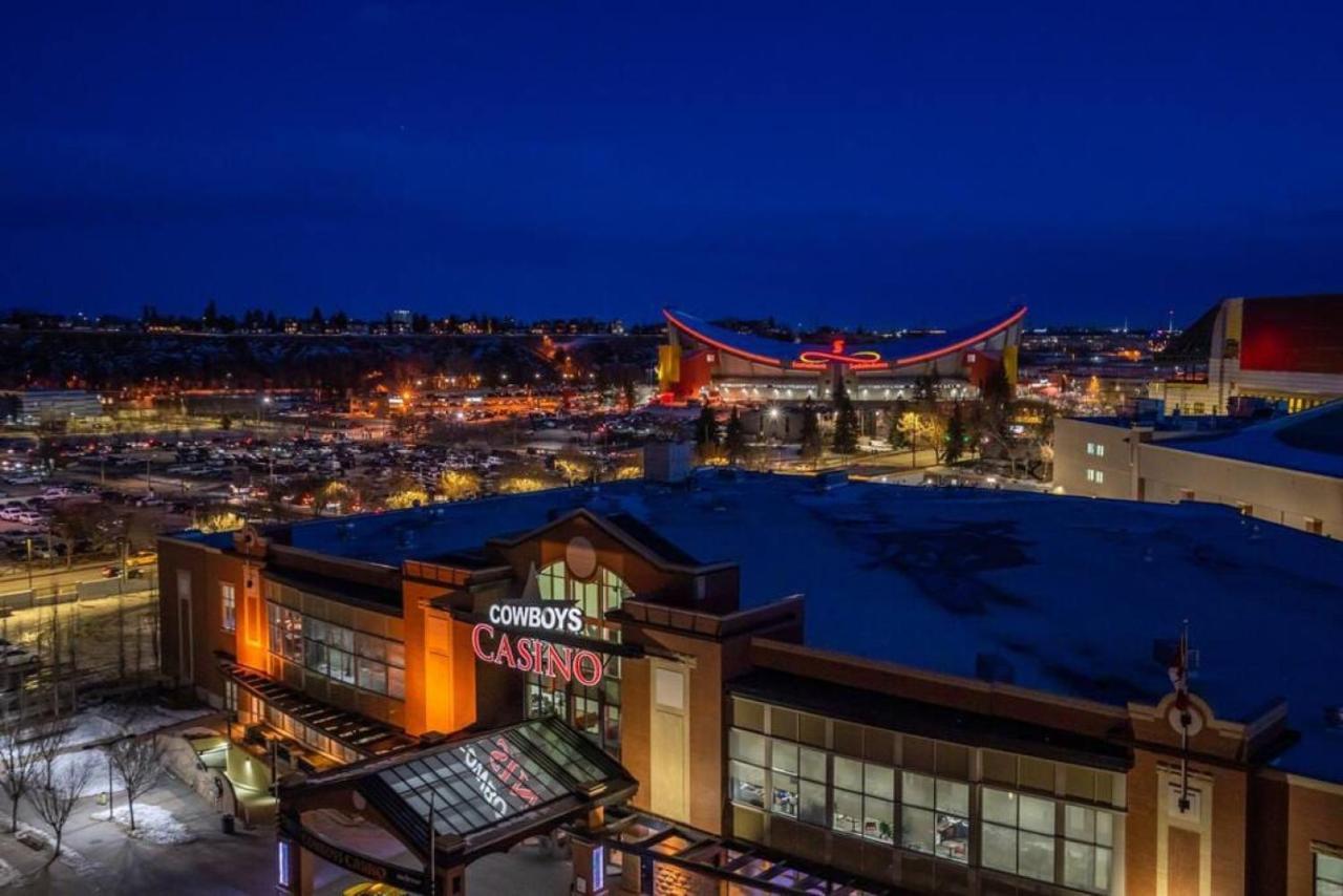 Luxury Apartment On The 9Th Floor Near Stampede, Complimentary Wine, 2 Car Ug Parking YYC Exteriér fotografie