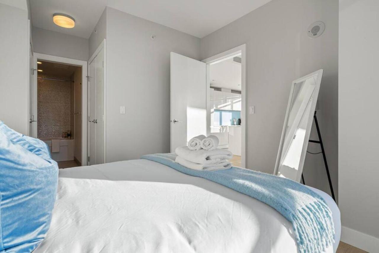 Luxury Apartment On The 9Th Floor Near Stampede, Complimentary Wine, 2 Car Ug Parking YYC Exteriér fotografie